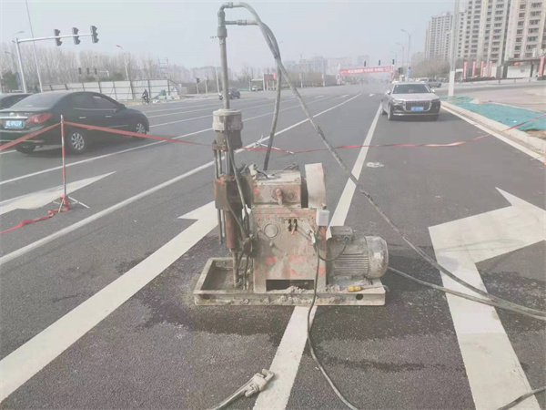 润州公路路面下沉沉降开裂注浆加固施工